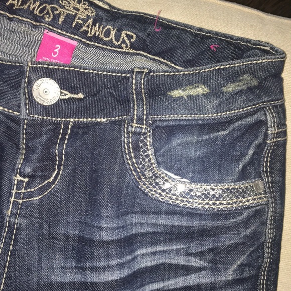 ALMOST FAMOUS DISTRESS CAPRI JEAN - Picture 2 of 8